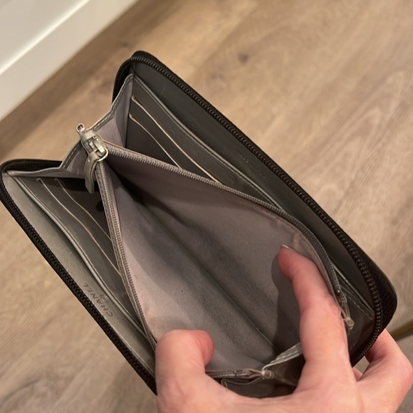 🖤 CHANEL Camillia Zippy Leather Long wallet Black Authentic - Picture 14 of 17